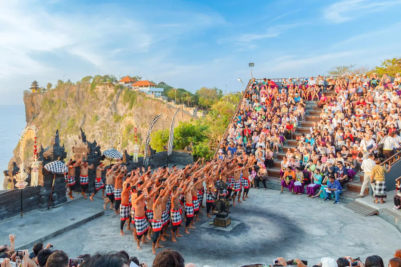 Danse Kecak au coucher du soleil à Uluwatu