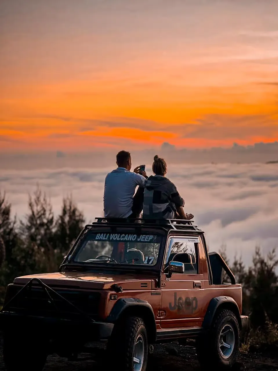 Lever de soleil en jeep sur le mont Batur